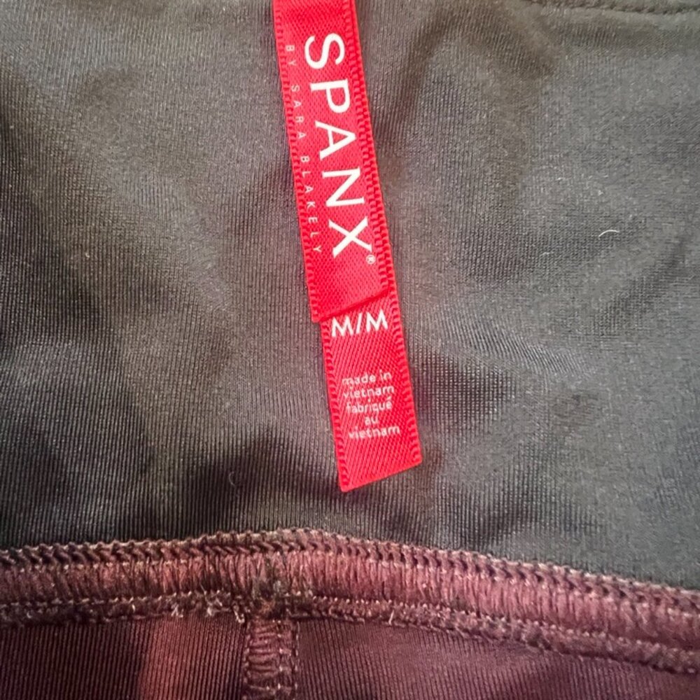 LUXURY VIBES – SPANX Liquid Faux Leather Leggings | Wine | Size M - Picture 5 of 5